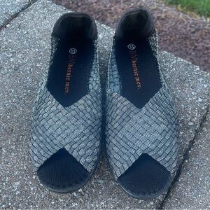 BERNIE MEV"DREAM" Memory Foam Stretch Woven Silver Flat Shoes EU Size 37 US 6/7